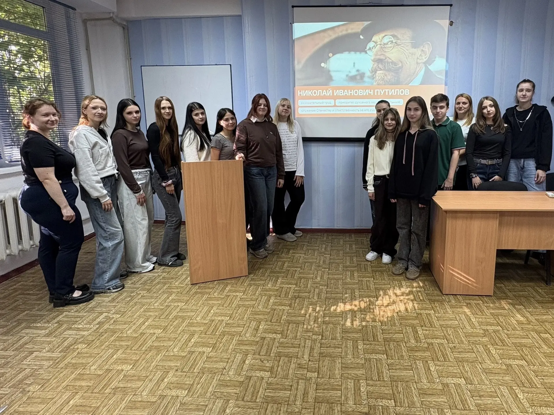 📚🇷🇺💬 «Разговоры о важном» в Ровеньковском колледже ЛГПУ: о созидательном труде Нико...
