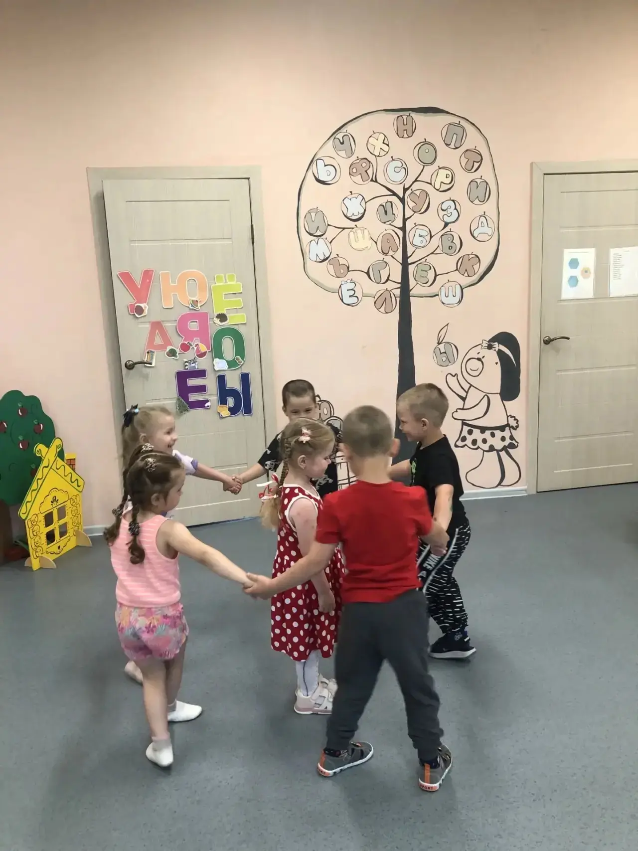 Чтобы детки 👧комфортно чувствовали себя в детском саду, необходимо позаботиться о том,...