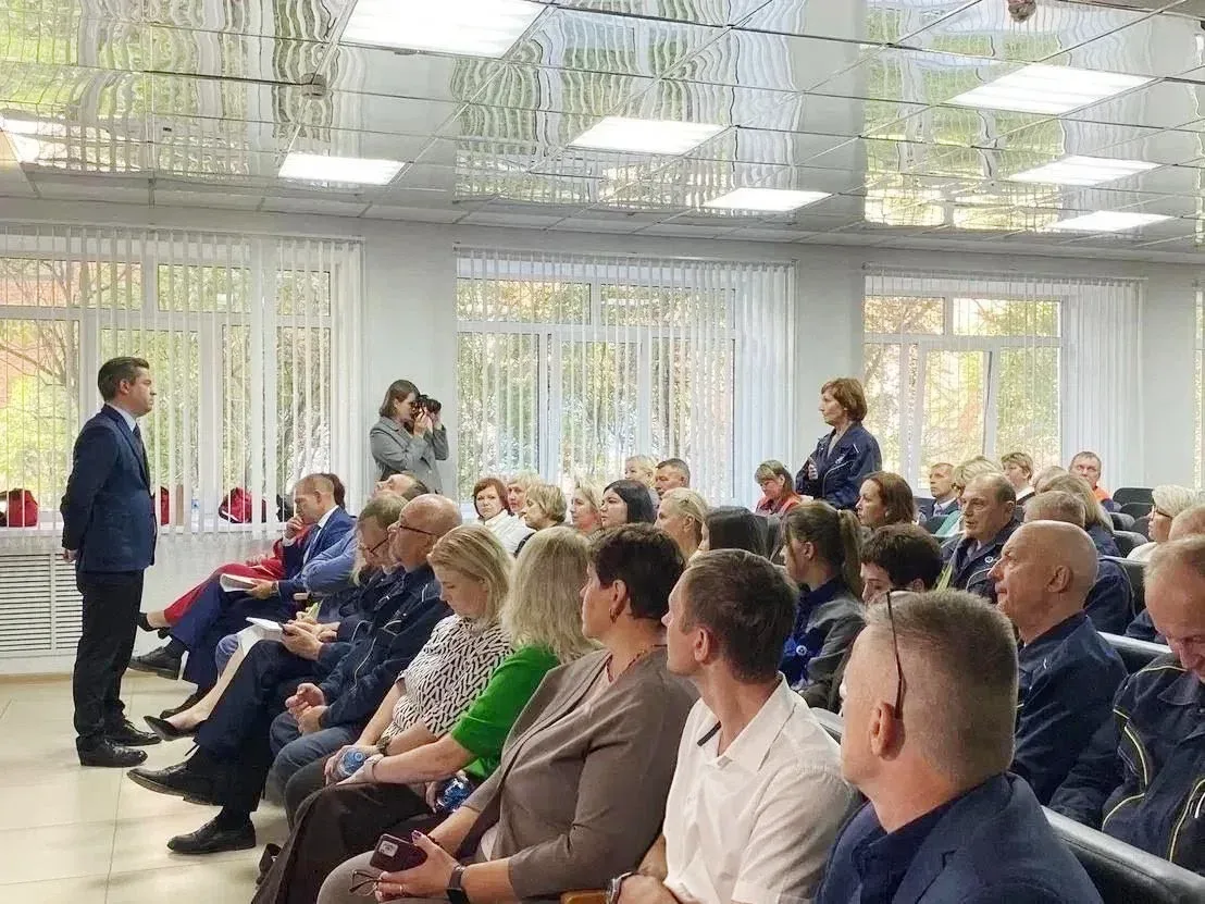 Совместно с депутатом Заксобрания Павлом Кузьминым встретились с коллективом Соликамско...