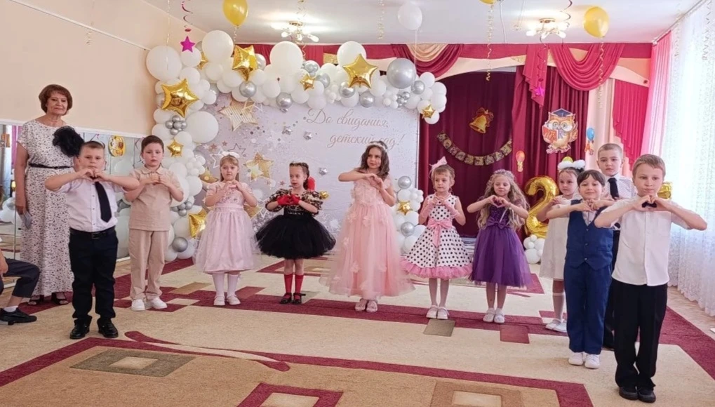 Вот и пролетели беззаботные годы, наполненные играми, сказками и первой дружбой. 28 мая в нашем детс