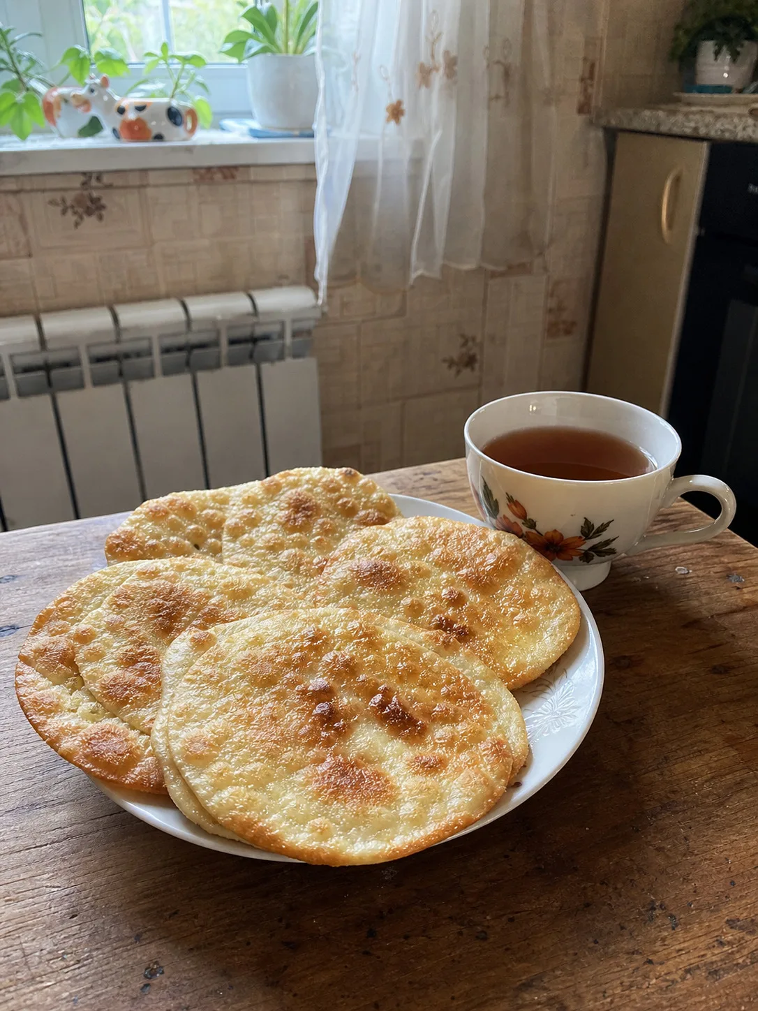 ПЕЧЕНЬЕ ИЗ ТРЁХ ПРОДУКТОВ — КОГДА ДОМА ПОЧТИ НИЧЕГО НЕТ, А К ЧАЏ ХОЧЕТСЯ ЧЕГО-ТО СВОЕГО

Бывает, отк