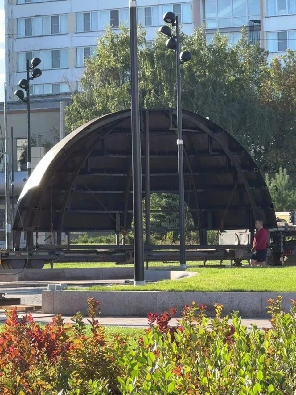 На площади Бухгольца устанавливают шар «Держава»