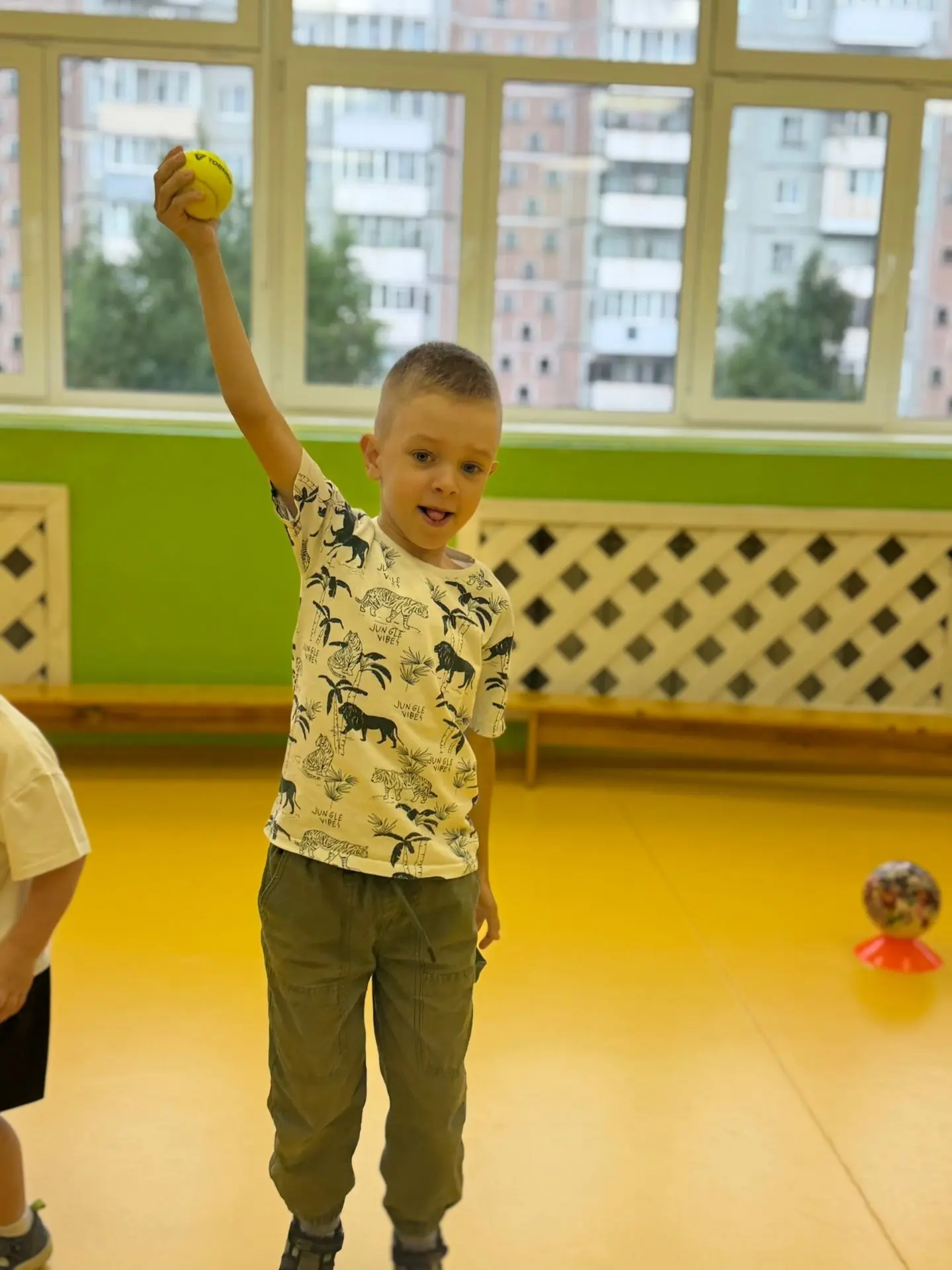 🏀 Мяч — это целая вселенная для исследований!  Ребята из группы «Ромашка» превратились в  юных учен
