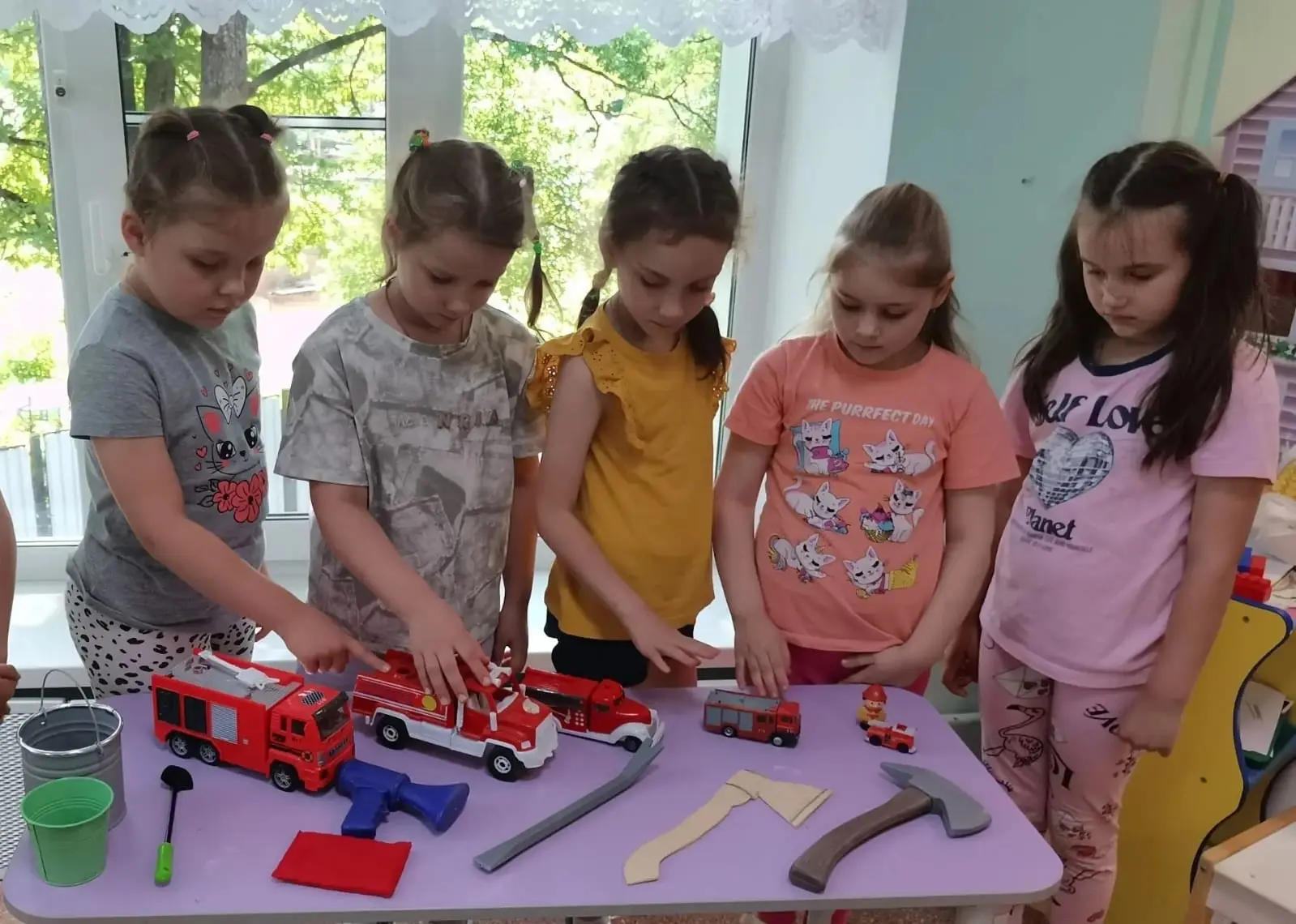 В МОУ "Рождественская СОШ" дошкольное отделение корпус 2 провели сюжетно ролевые игры по пожарной бе