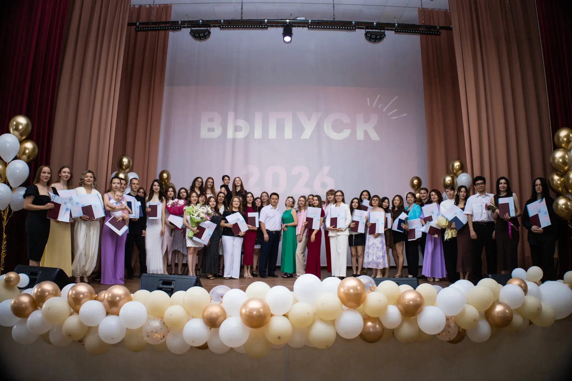 На факультете иностранных языков состоялось торжественное вручение дипломов🎀
