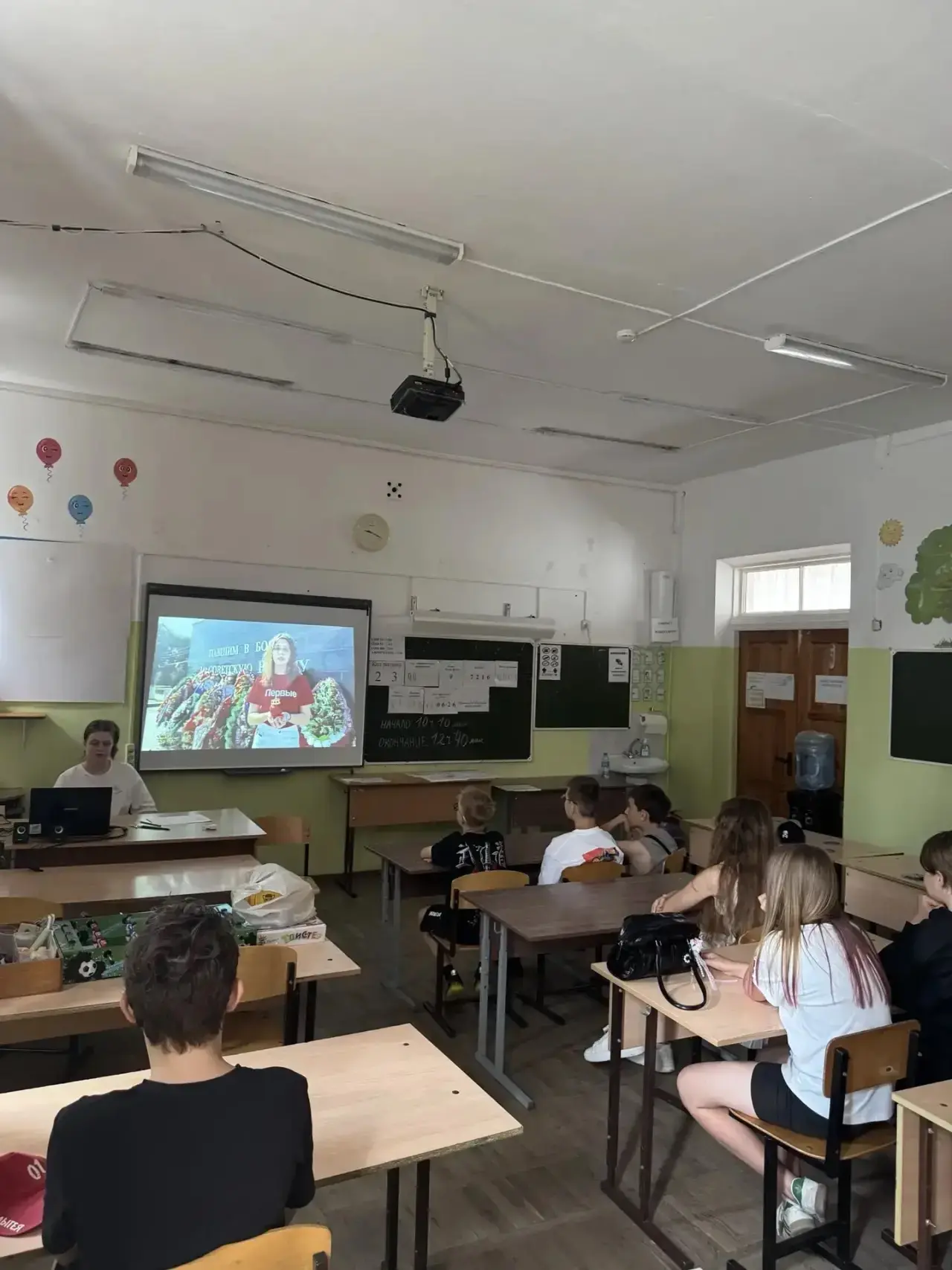 Память, которая связывает поколения

Сегодня ребята посмотрели видеоролик «Потомки Победителей».

Эт