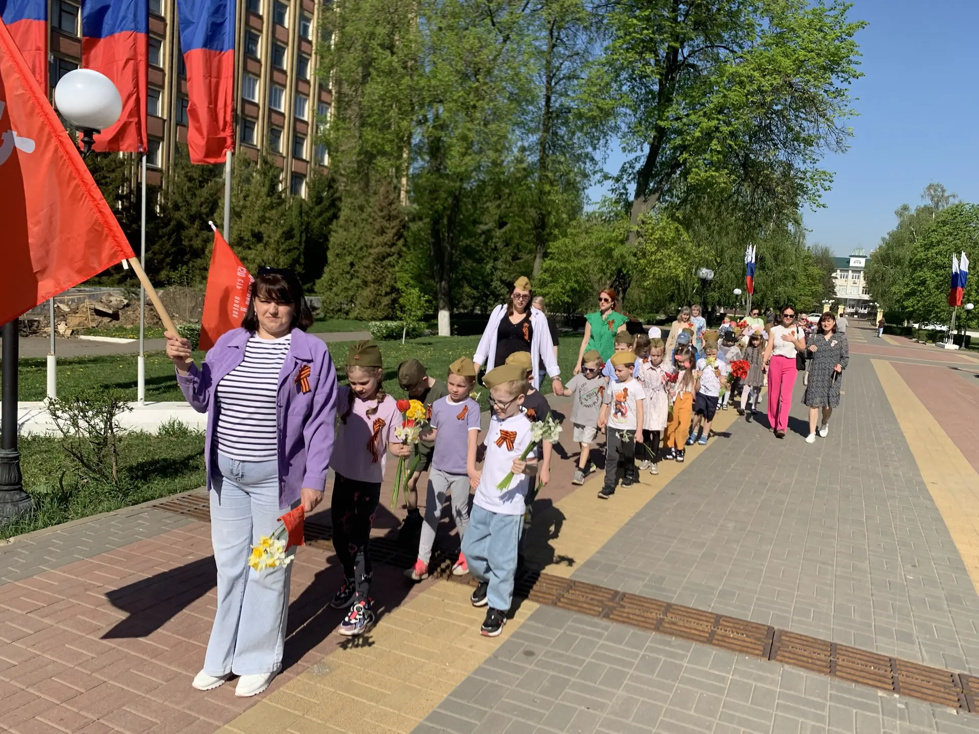 Возложение цветов к паметнику Горбатого АВ