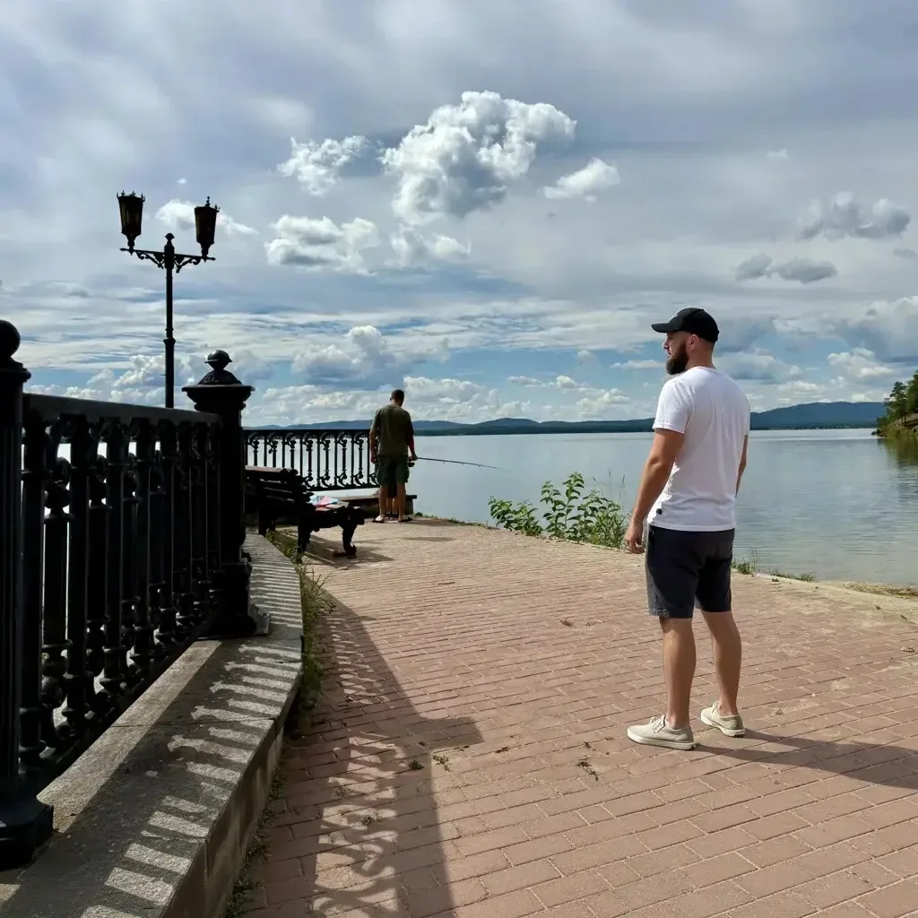 Погулял вечером по набережной у «Айвенго». Я живу в Озерске недавно, но прихожу сюда ча...