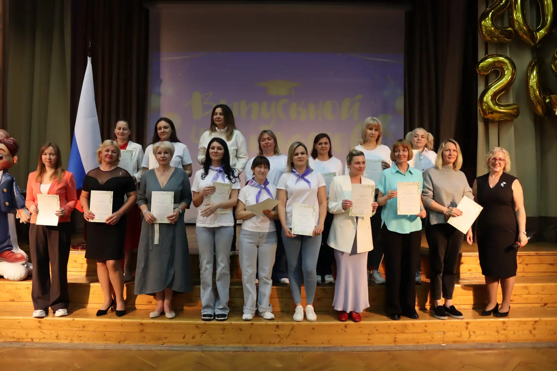 ✨ До свидания, начальная школа! ✨  🎓 В нашей школе прошли выпускные для учеников 4-х классов. Праздн