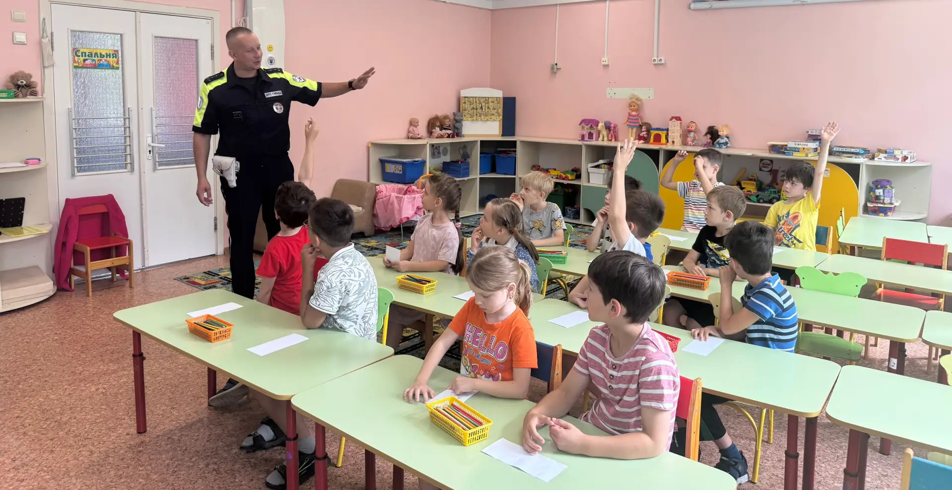 👮‍♂️ Автоинспекторы столицы провели для детей открытые уроки по безопасности дорожного движения

Во