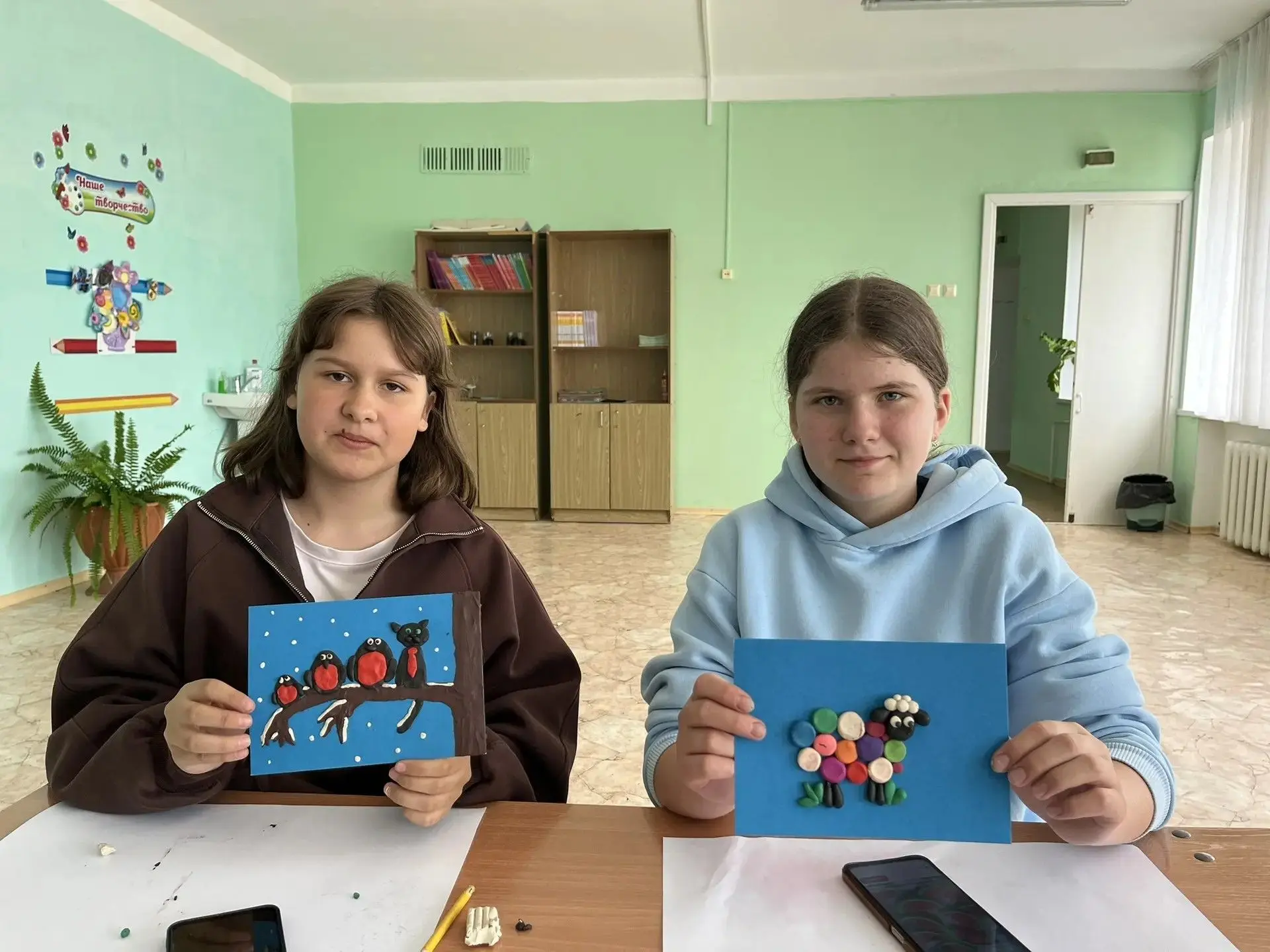 На летних образовательных площадках кипит творчество! 
Ребята с увлечением создавали бумажных балери