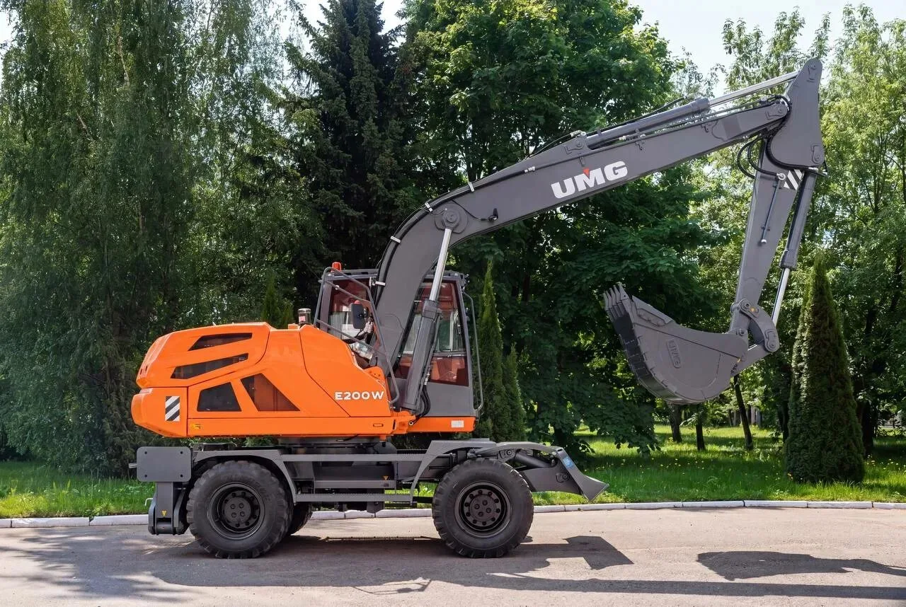 Здравствуйте, коллеги! Эксковатор UMG-200w, с полным топливным баком работает отлично, ...