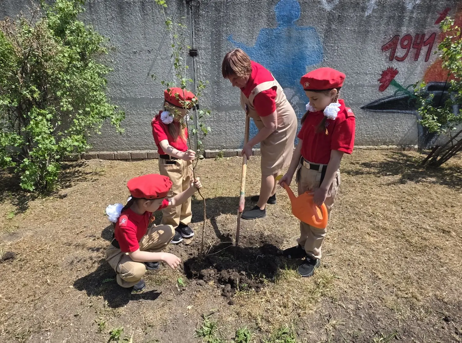 🌳 В нашем детском саду прошло важное и трогательное событие — мы посадили «Сад памяти»...