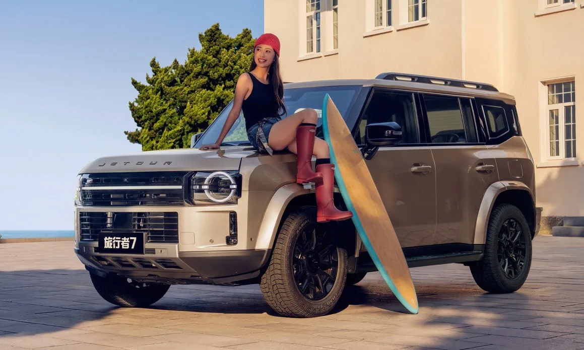 Jetour представил в Китае обновлённый Traveler 7 — модернизированную версию кроссовера ...