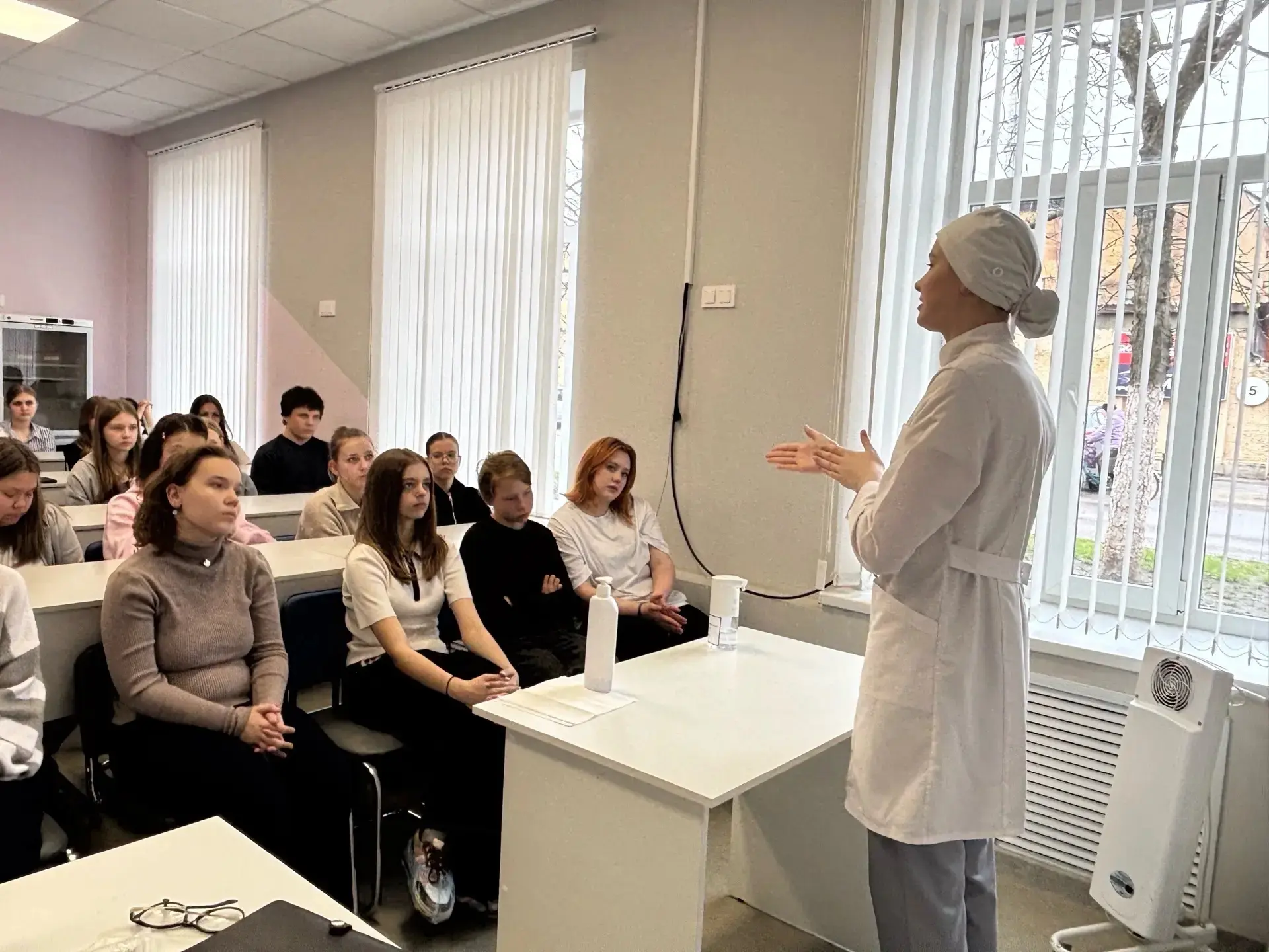 В рамках проекта «Школа юного медика» в медицинском колледже прошло очередное занятие для школьников