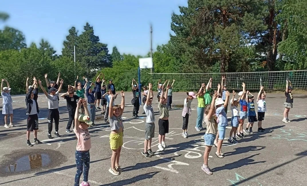 Девятый день работы пришкольного лагеря был посвящён дружбе и культурному наследию наше...