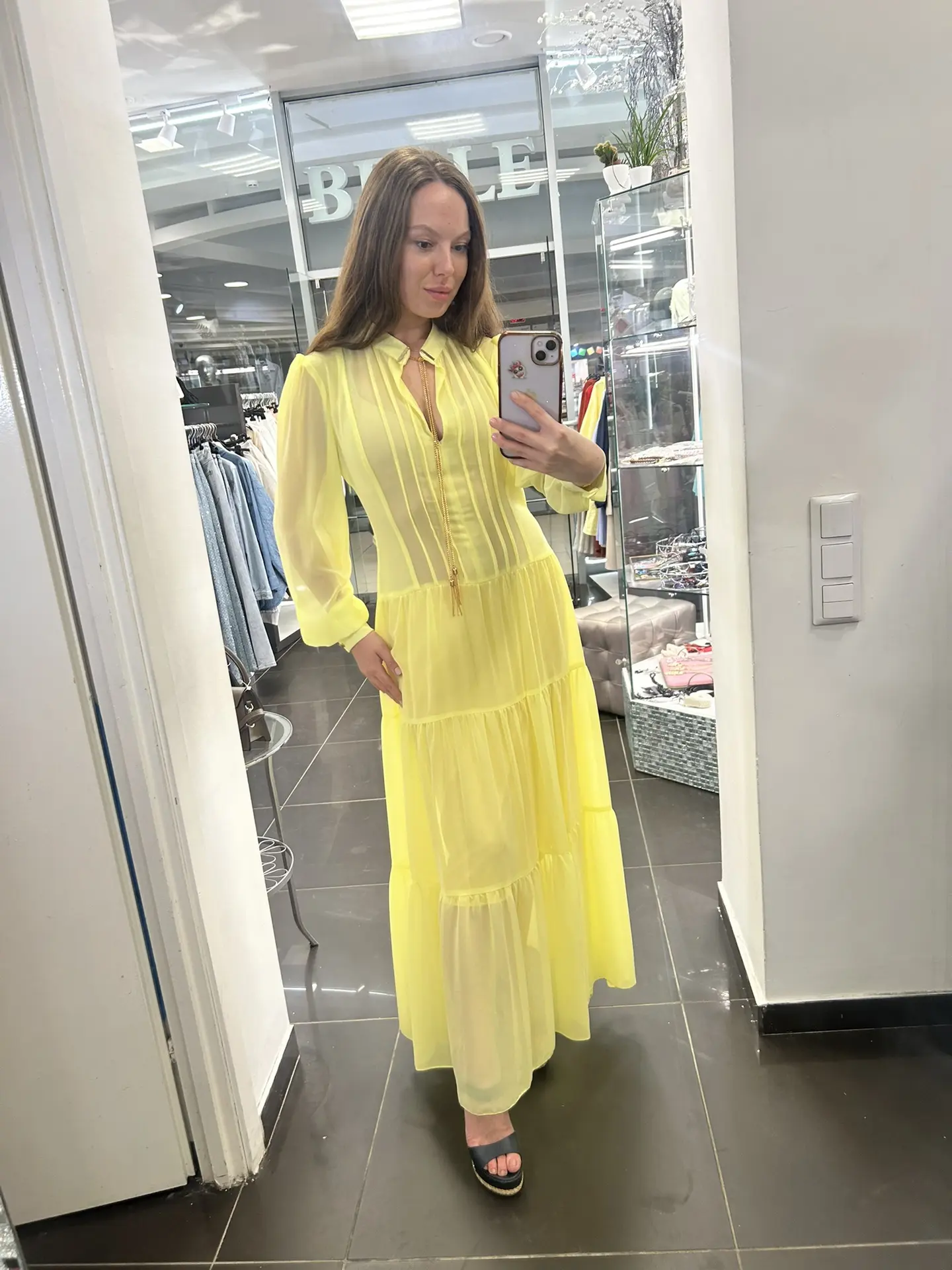 Эффектное платье в лимонном желтом цвете 💛
