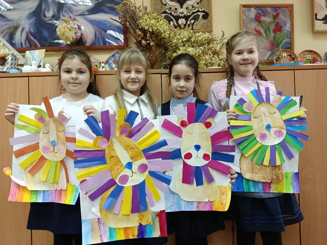 🧑🏻‍🎨 Творческий успех ребят из 1Б! 🎨

Наши юные художники на занятии по декоративно‑прикладному 