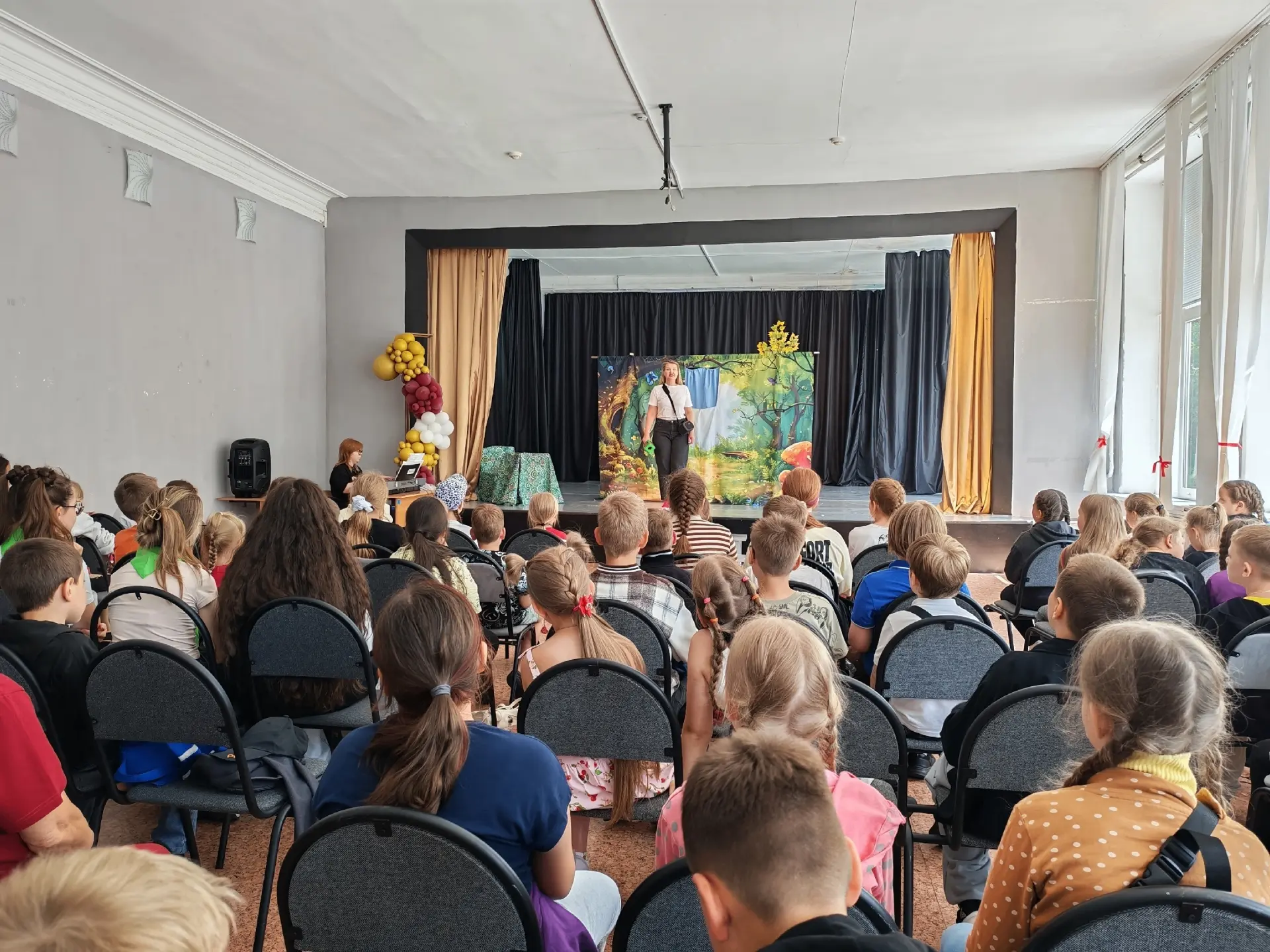 🎶 Волшебство музыки в нашем лагере: филармония подарила детям сказку «Поющий лес»! 🌲🎼Сегодня в ла