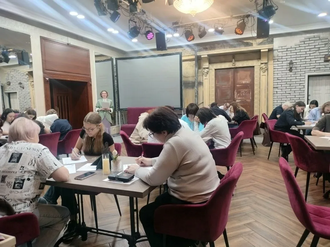 Братский драматический театр впервые стал площадкой для «Тотального диктанта» 📔🖊