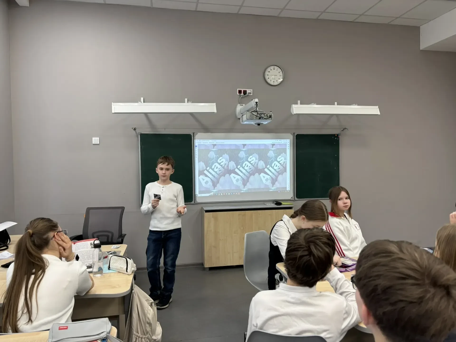 📚✨ День общественных наук: играем и учимся вместе!  В этот день в нашей школе прошел необычный игров