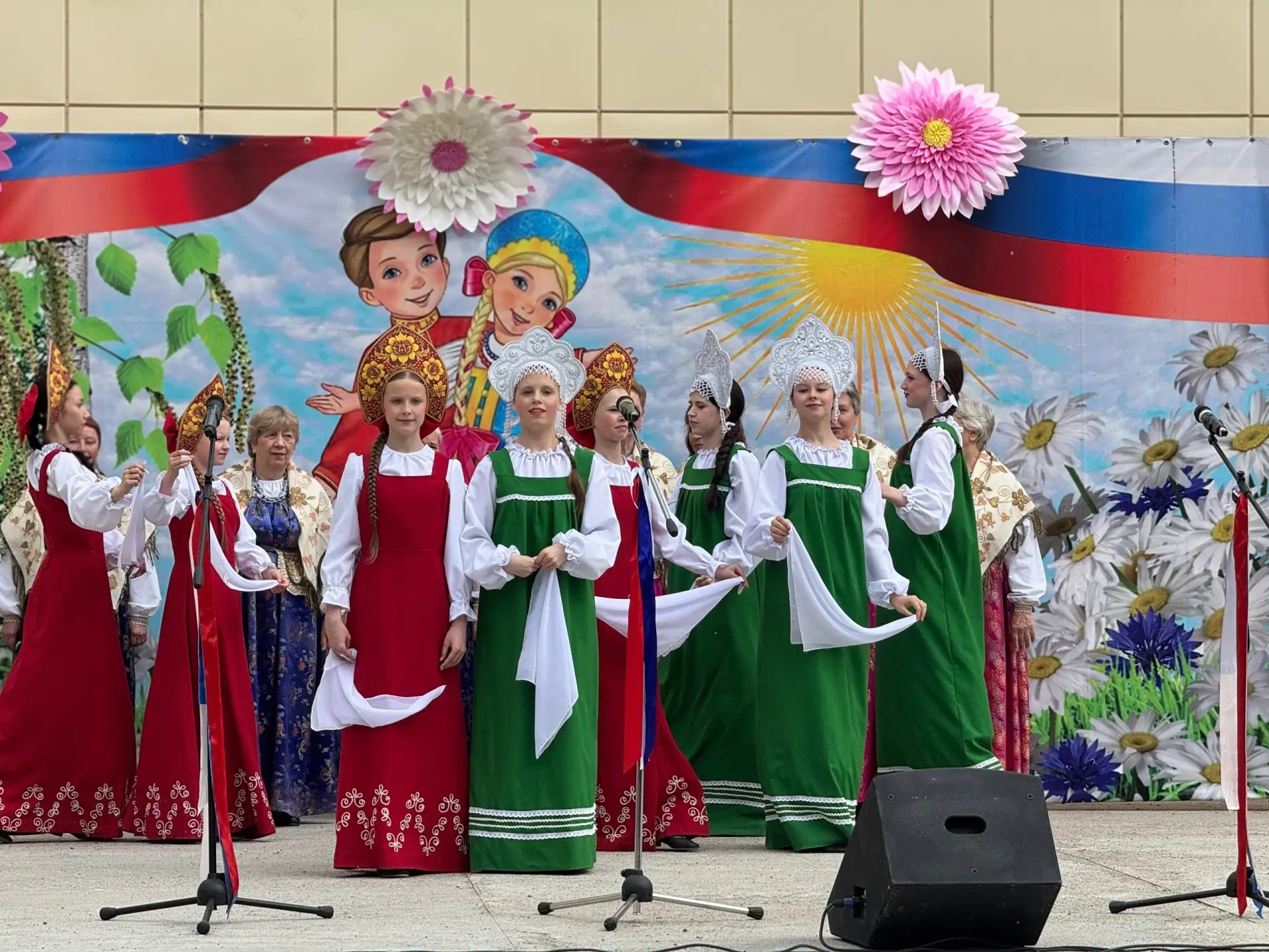 🇷🇺 С Днём России!

На площади Дома культуры «Терский» состоялось праздничное мероприятие, посвящён
