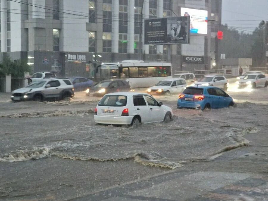 ⛈В Приморье объявлено штормовое предупреждение на 30 сентября и 1 октября — ожидаются с...
