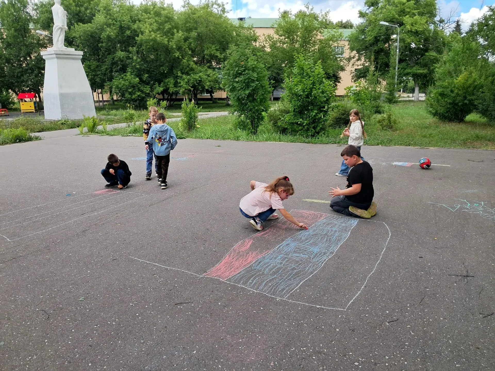 🇷🇺  13 июля 2026 года очередной день в пришкольном лагере прошёл под девизом "Я и Россия", "Мы  - 