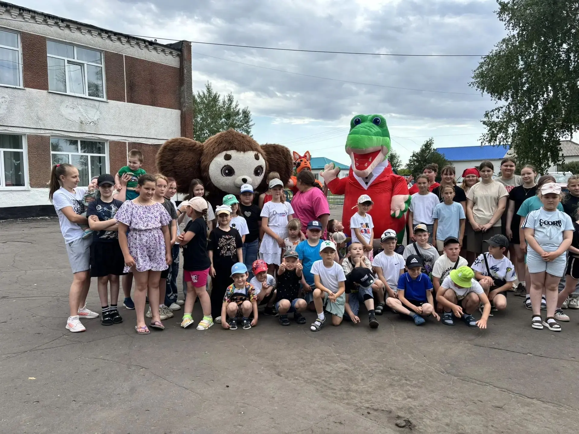 Торжественное открытие летней лагерной смены.