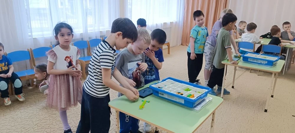 ИТОГИ УЧЕБНОГО ГОДА НА ЗАНЯТИЯХ ПО РОБОТОТЕХНИКЕ 

 Для детей, которые весь год изучали область техн