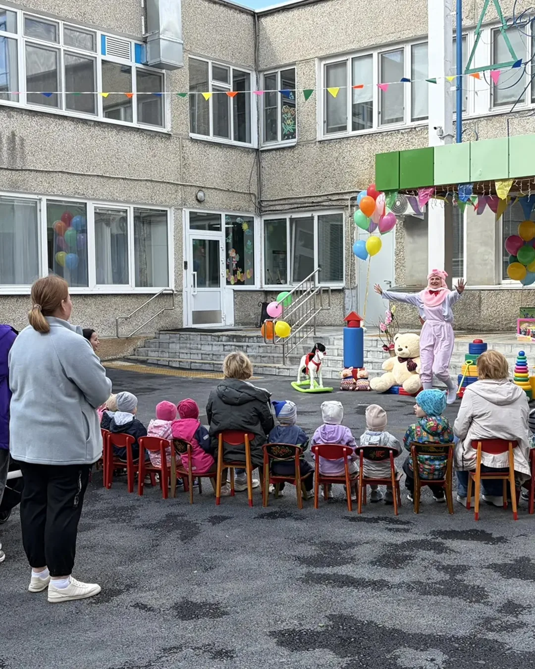 Детский смех, искренние улыбки и люди с добрым сердцем рядом 💙 

В День защиты детей сотрудники СТР