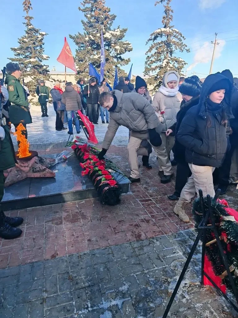 #СШ12_СталинградскаяБитва #СШ12_МыПатриоты #СШ12_ПомнимЧтимГордимся  🇷🇺Сегодня наши учащиеся  почтил