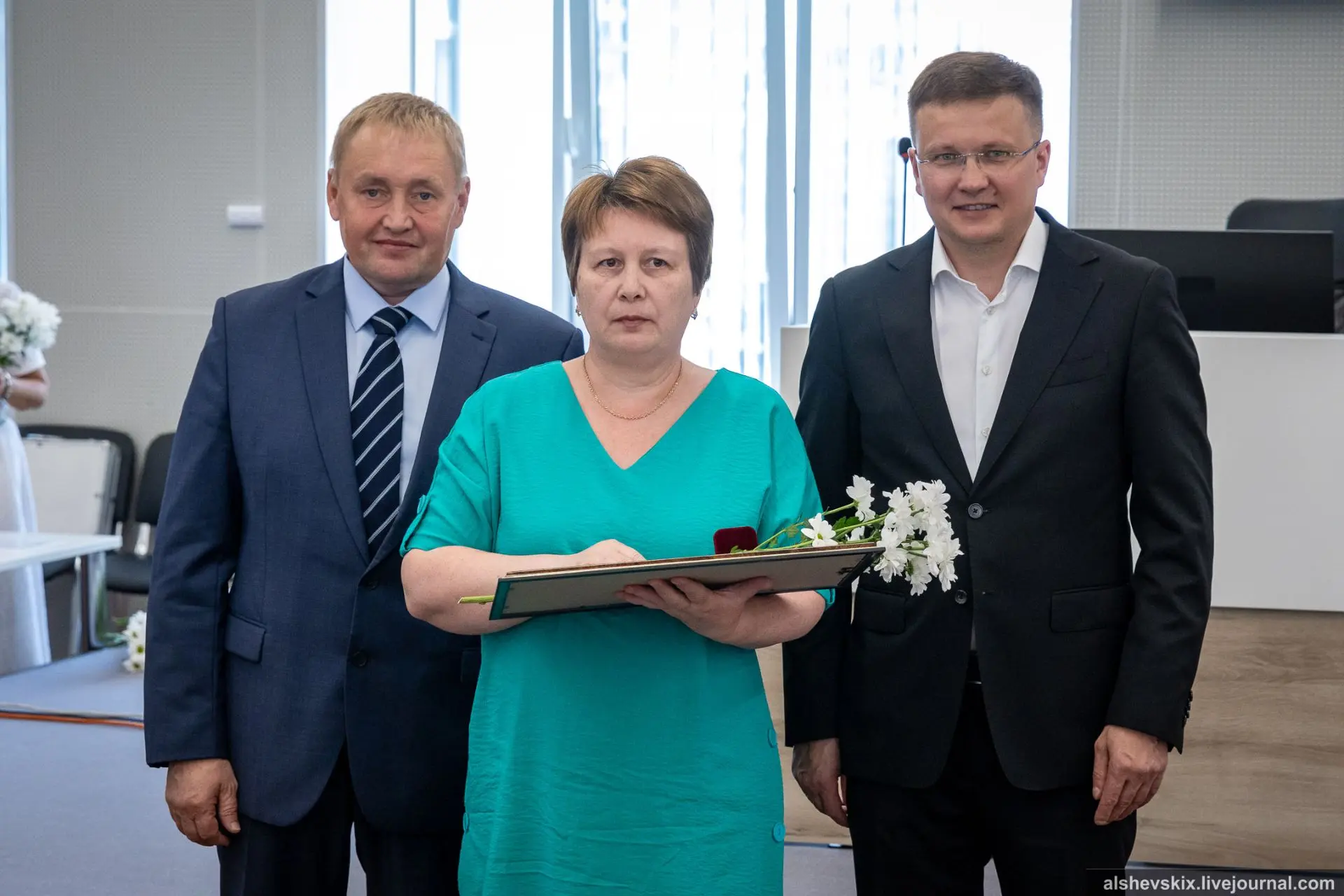 Накануне праздника я приехал в гости к сплоченному коллективу поликлиники № 3 в Академическом.

С не