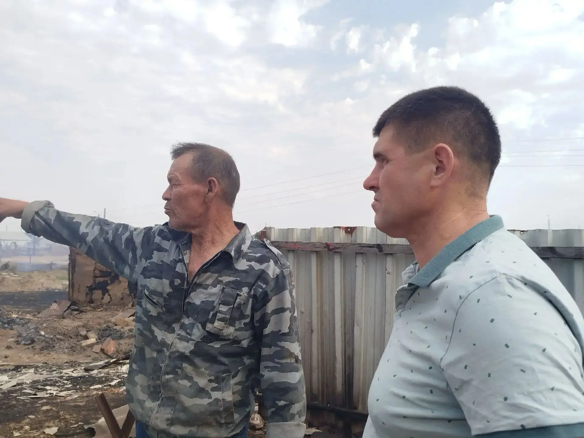 Единая Россия оказывает помощь жителям поселков Верхний и Нижний Баскунчак, пострадавшим от пожара

