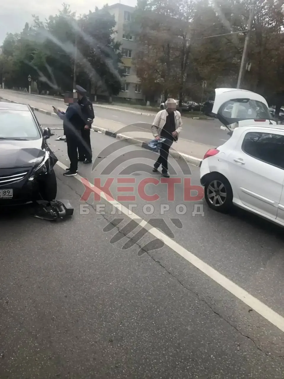 На Попова — авария, движение затруднено по двум полосам.