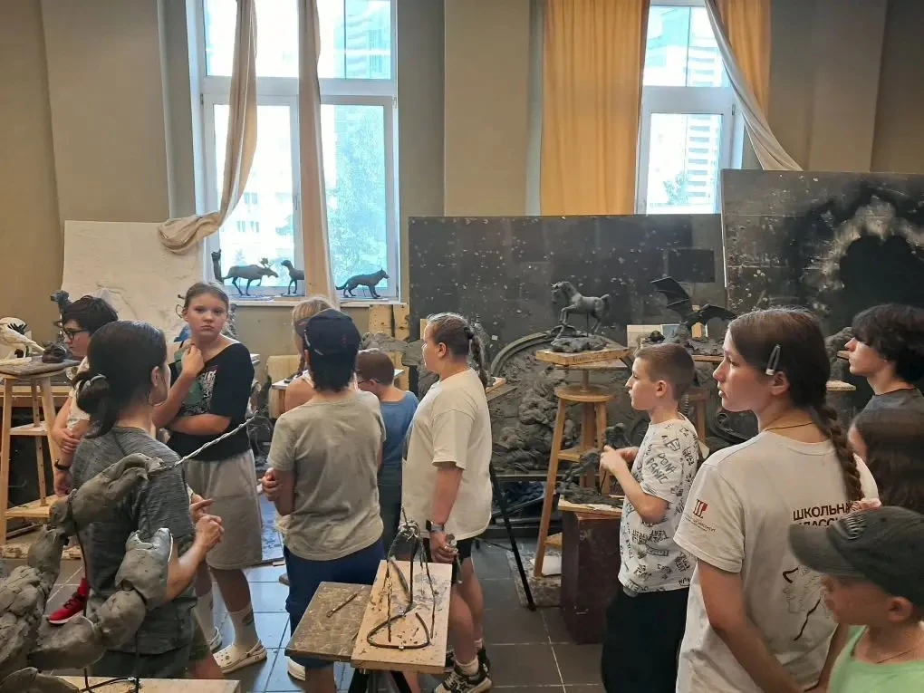 Каникулы с пользой: творческое лето для детей 🌞

В Академии акварели и изящных искусств Сергея Андр