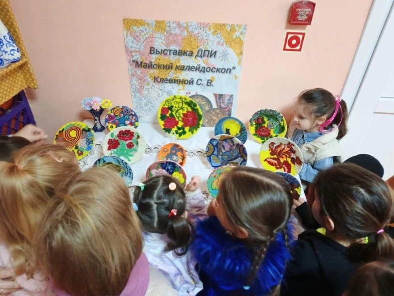 В Валуевском СДК проходила выставка декоративно-прикладного искусства «Майский калейдос...