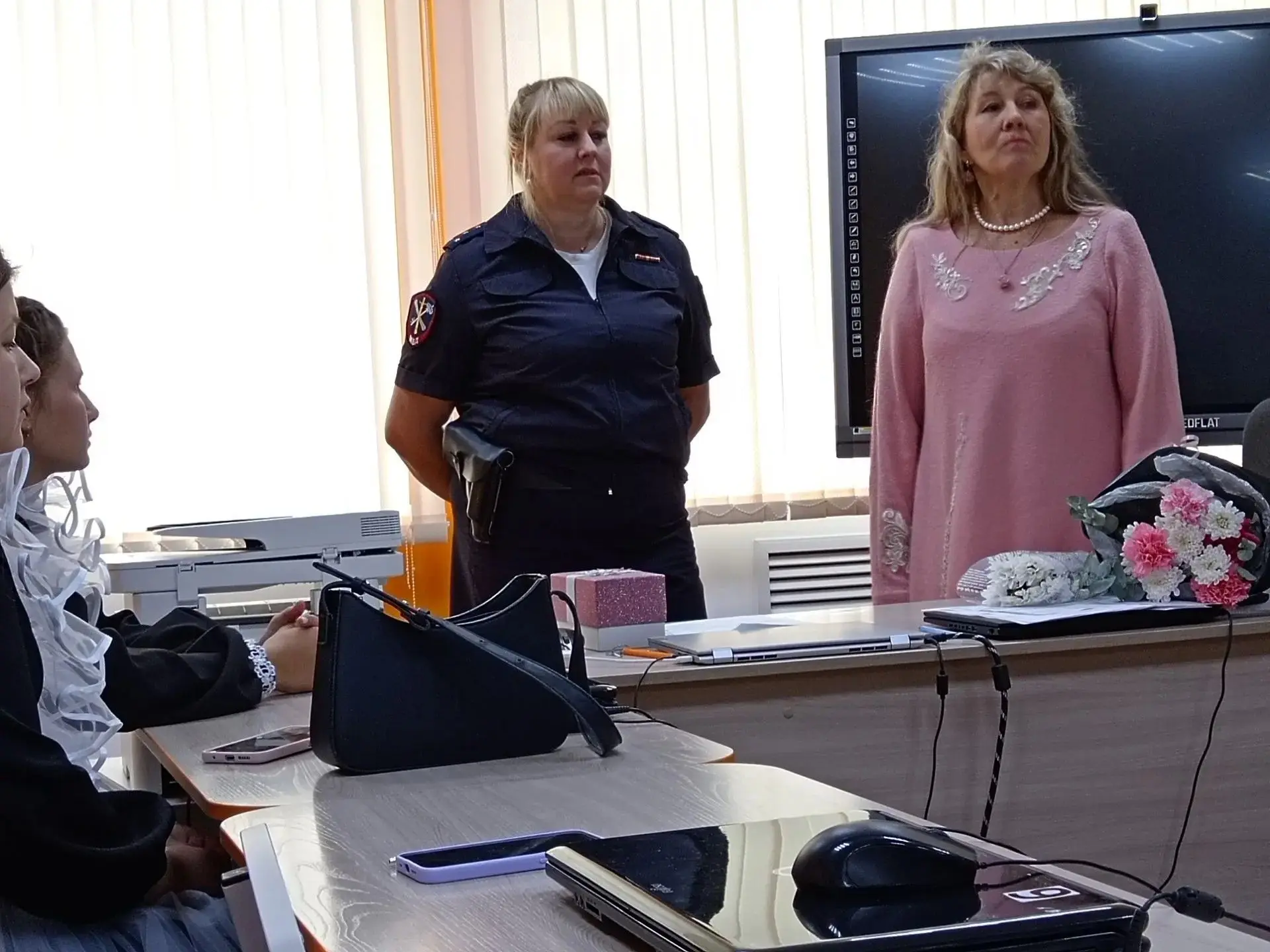 Урок безопасности - встреча с капитаном внутренней службы ОМВД России по Черлакскому ра...