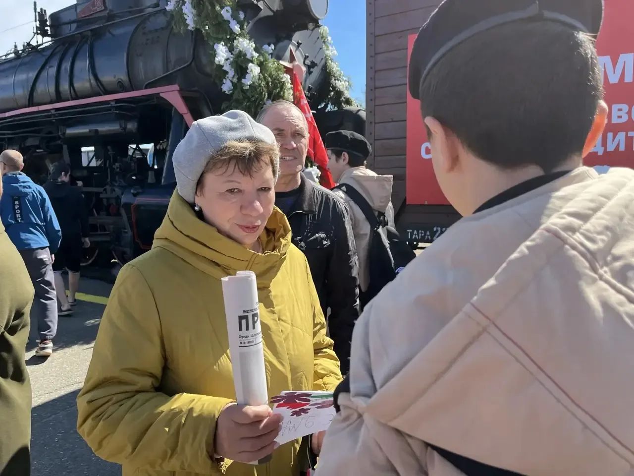 📍Гимназисты-активисты движения «Первых», а также участники военно-патриотического клуба «Честь имею»
