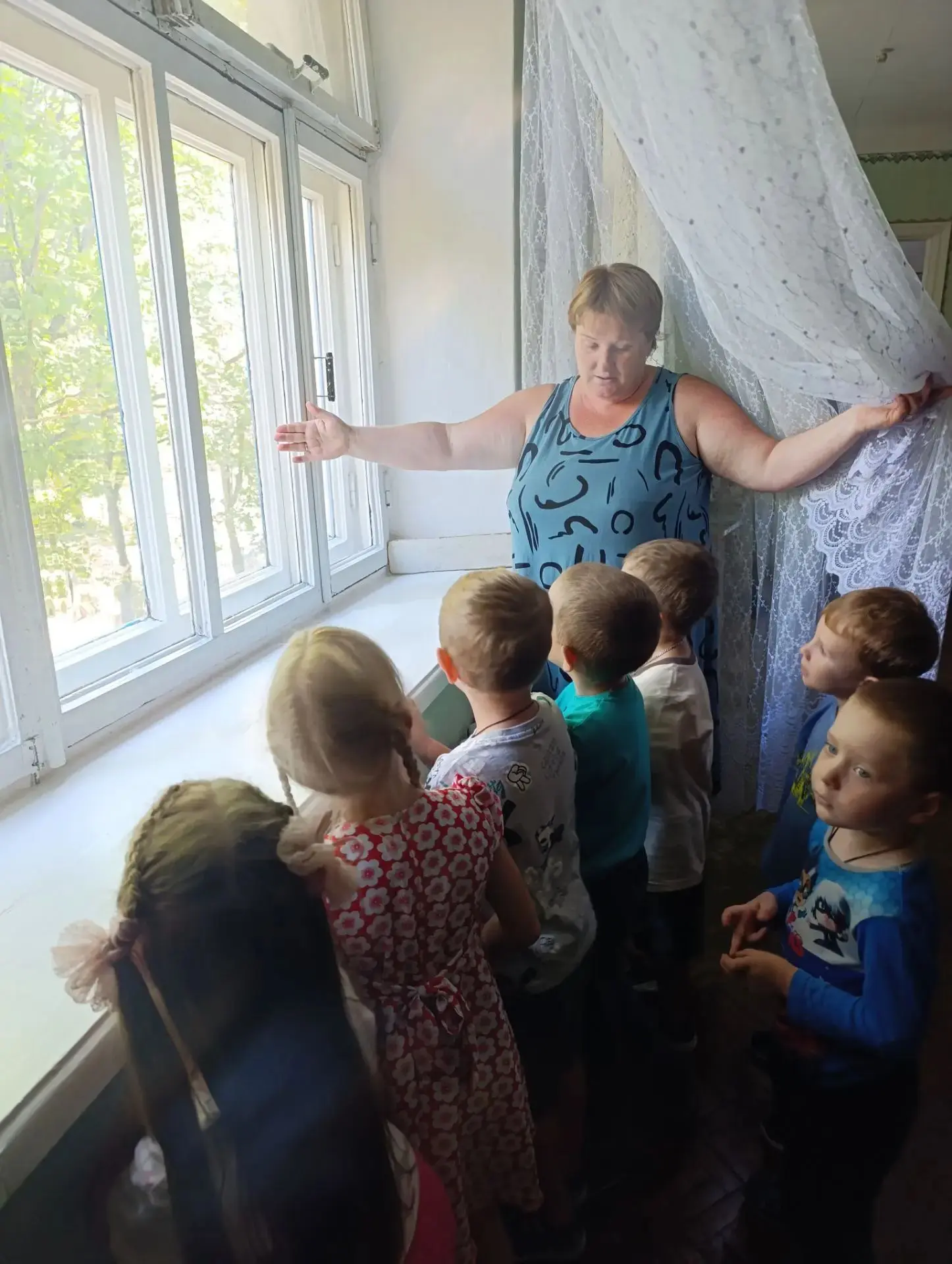 В рамках летнего этапа акции «Безопасное детство: Осторожно, окна!» в дошкольном отделе...