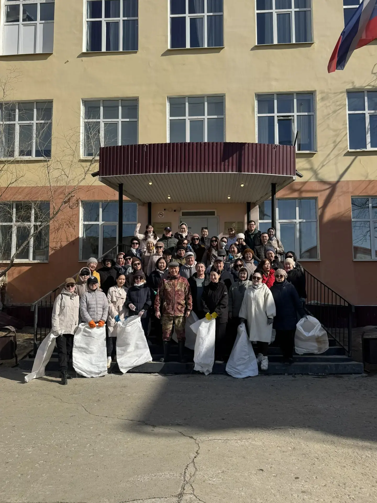 🎯 24 апреля коллектив педагогов и сотрудников школы принял участие в республиканском субботнике по с