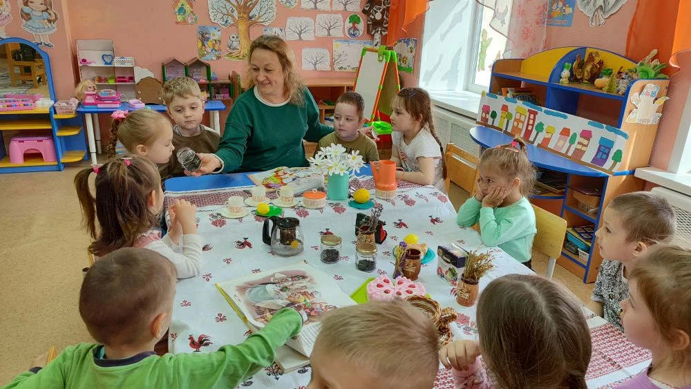 «С чаем праздники встречай,