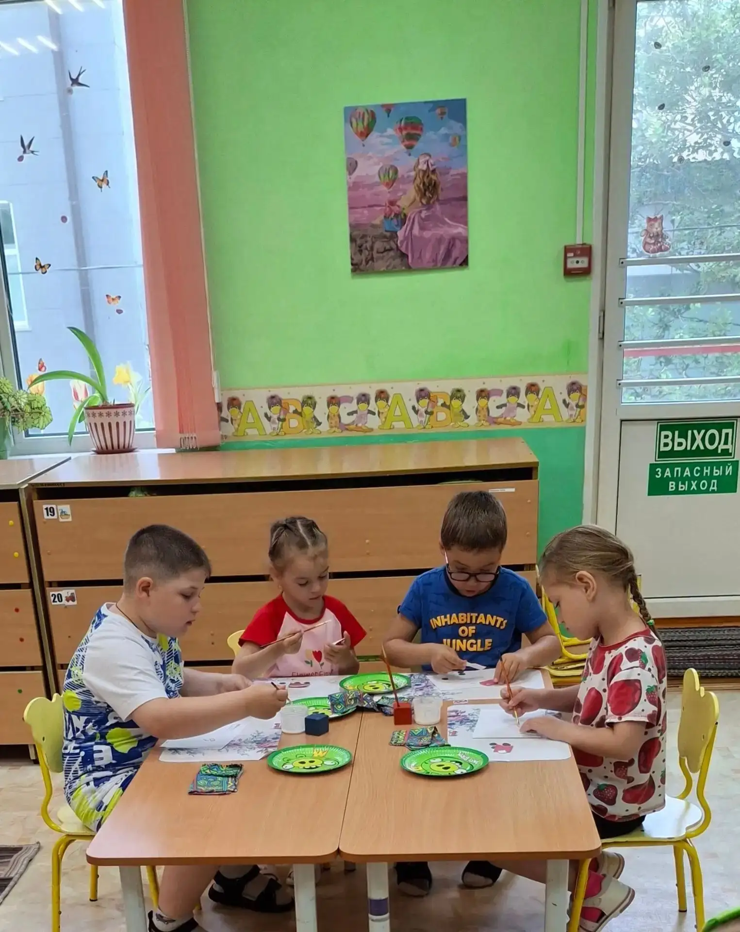 Средняя группа "Почемучки", аппликация "Пожарная машина".
Цель: упражнять в конструировании пожарной