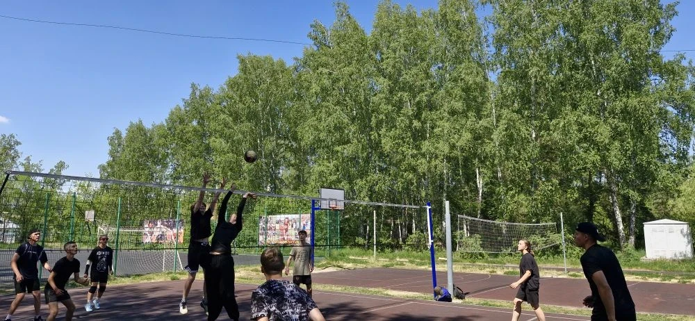 🏃‍♂️💥 Дворовый инструктор в действии! Приходите заниматься спортом с Максимом Алексеевичем! 💥🏃‍♀
