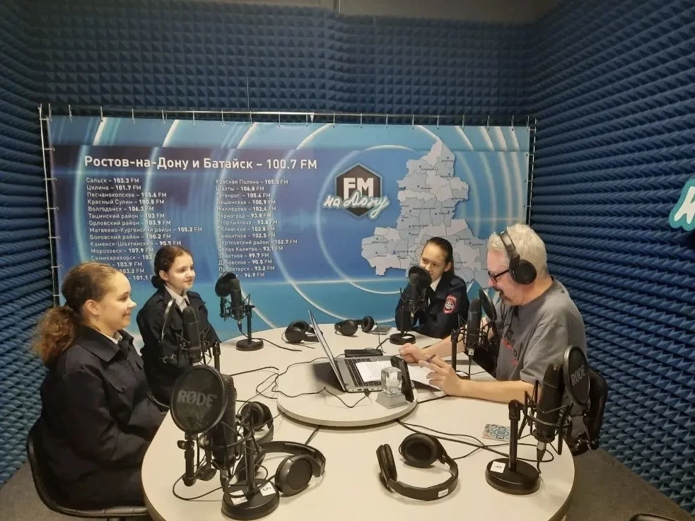 📻📣Сегодня в прямом эфире Радио "ФМ-на-Дону" гостями стали обладатели гран-при конкурса «Школьный пат