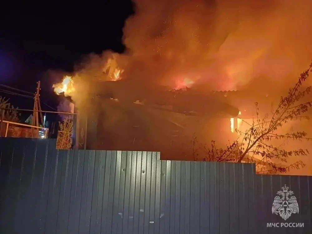 В Нижегородской области случился пожар. В деревне Студенец Кстовского района, на улице Аверьянова, з