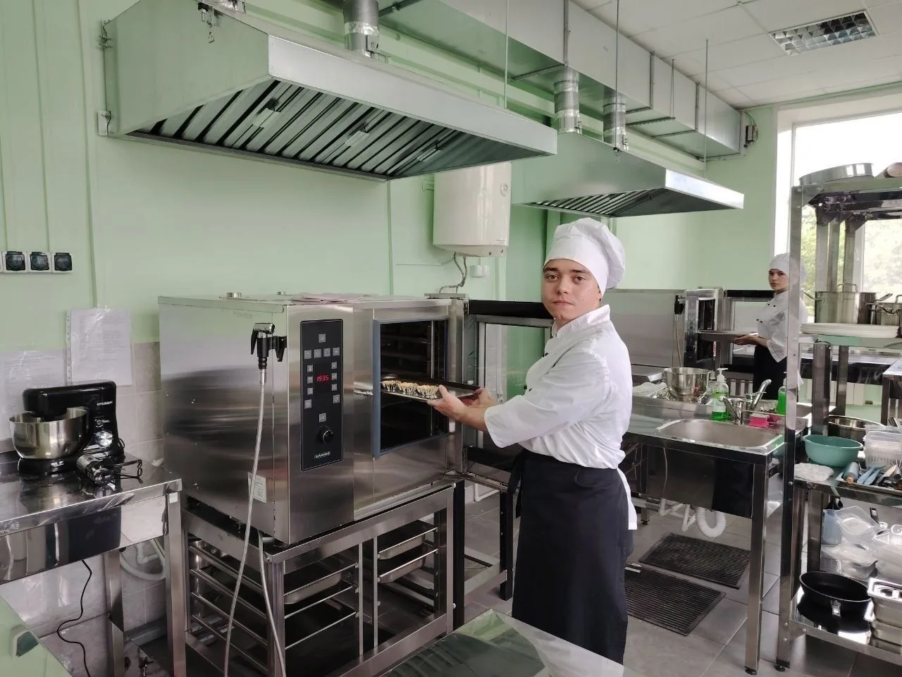 ☝Повар, кондитер

Если тебе нравится готовить, удивлять людей вкусными блюдами и создавать настоящую