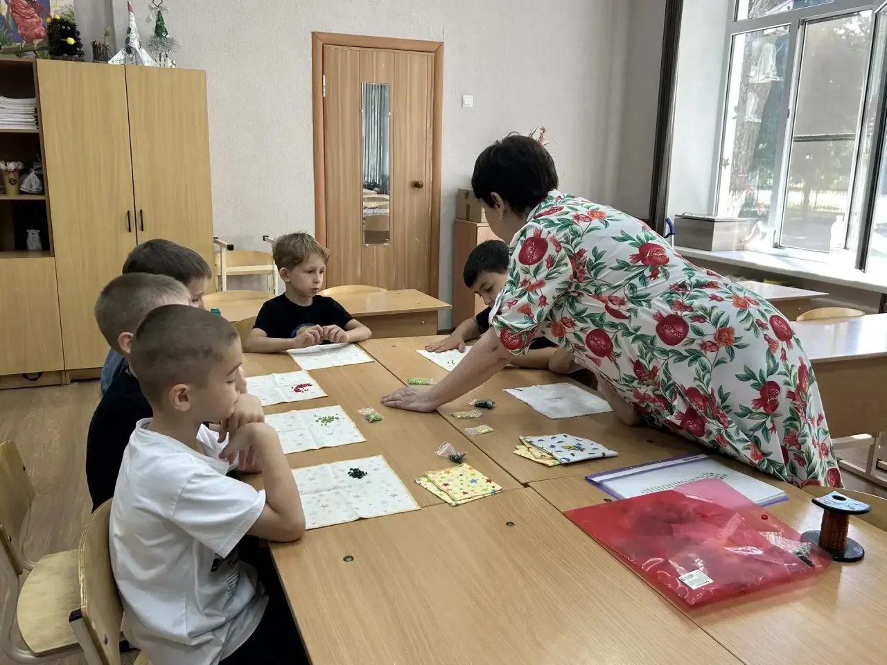 🔆Мастер‑класс по бисероплетению — творчество в каждом узле!

🪅Для участников летней пришкольной пл