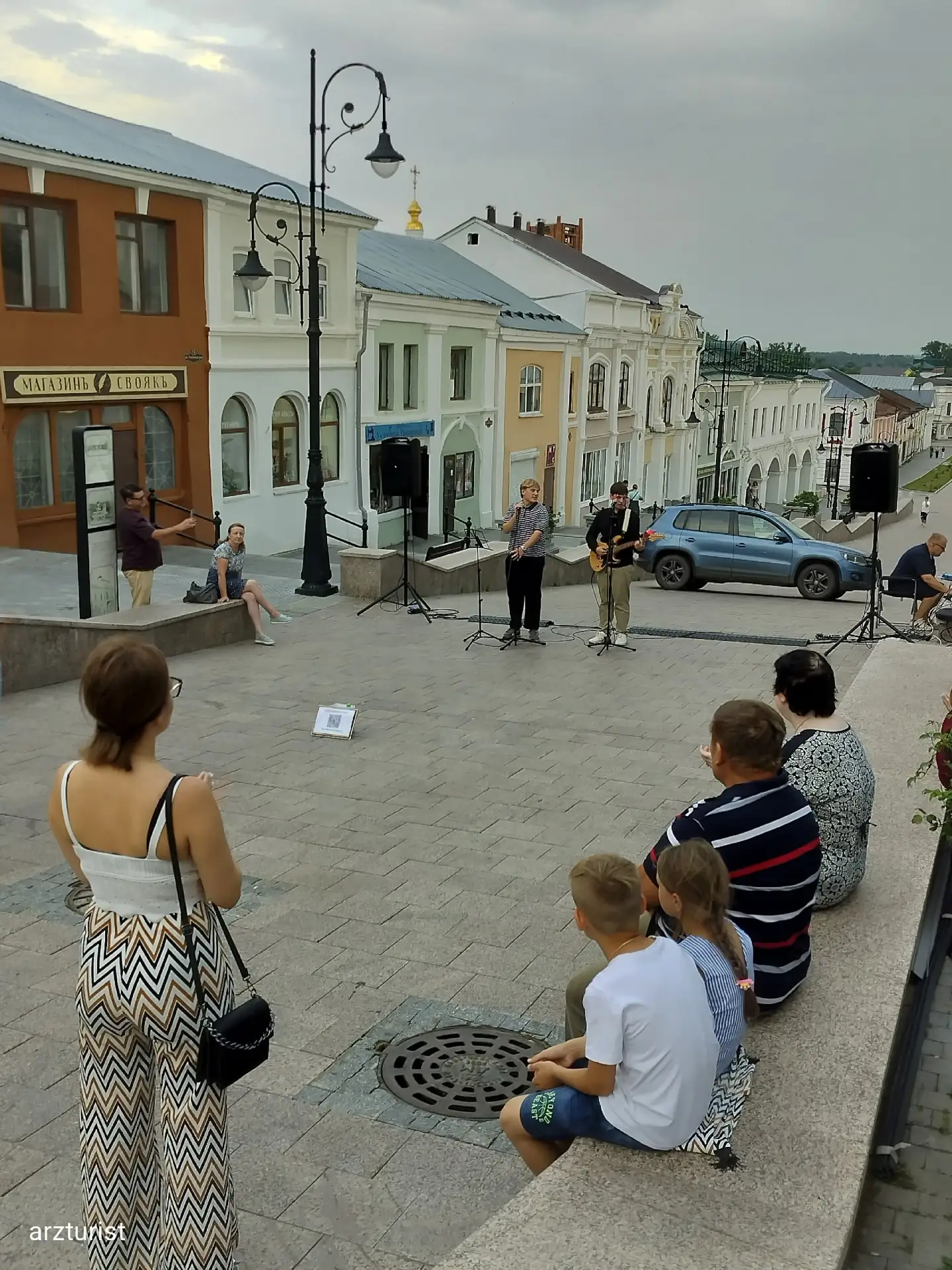 На Гостином ряду в выходные звучали феноменально душевные песни под гитару 🎸