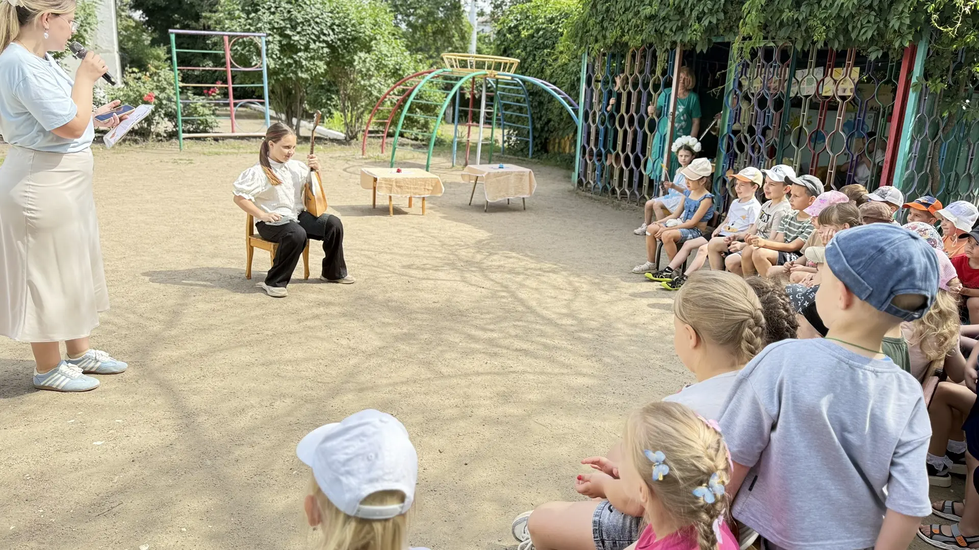 День музыкальных инструментов, провела музыкальный руководитель Собко А.В. в группе «Солнышко». 
В г